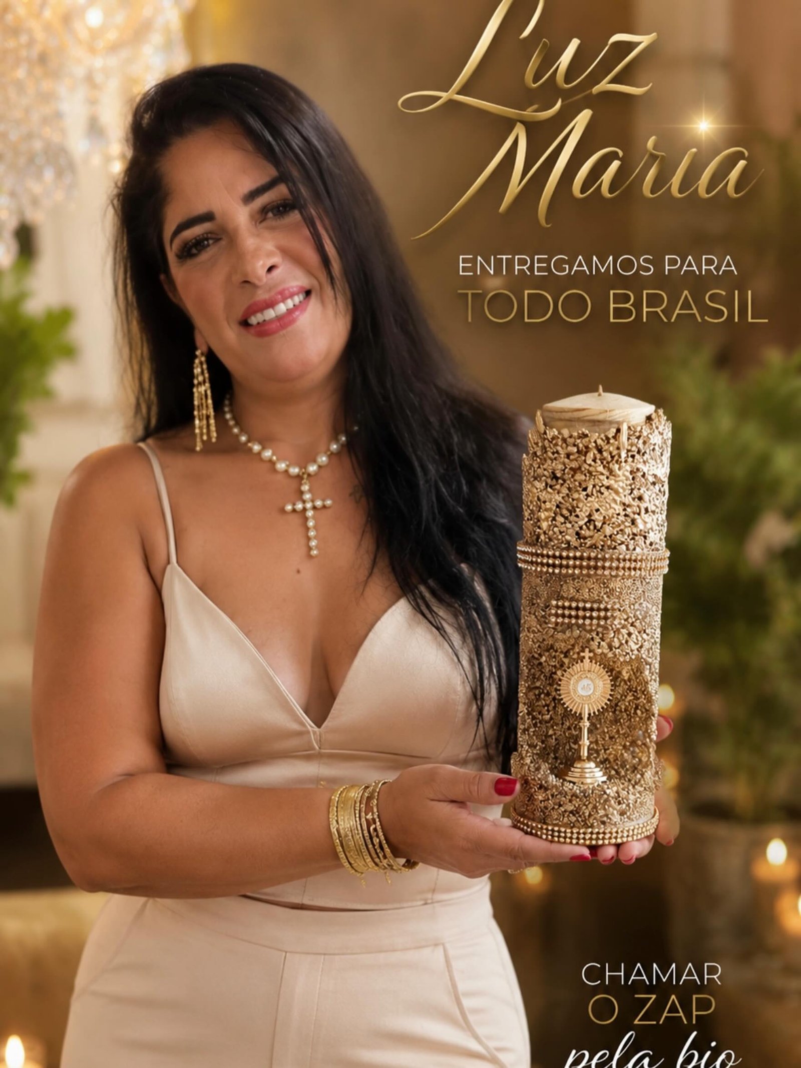 Vela artesanal LuzMaria com detalhes dourados